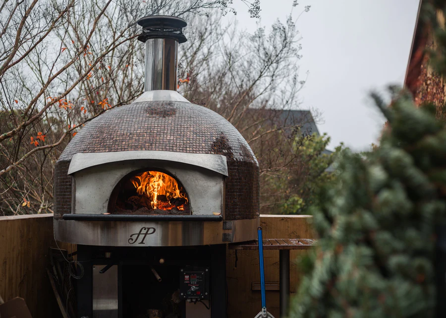 palazzo_Forno Piombo pizza Oven outdoors with flame