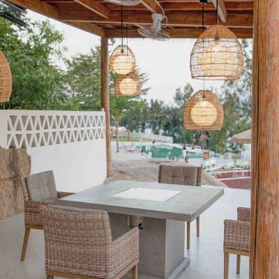 Elementi Birmingham Dinning Fire Table With Aluminum Lid in an aesthetic ambiance