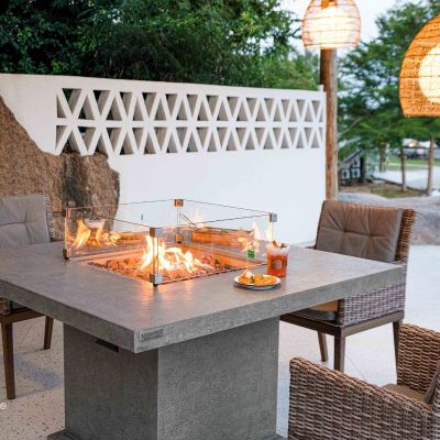 Elementi Birmingham Dinning Fire Table with windscreen and flame