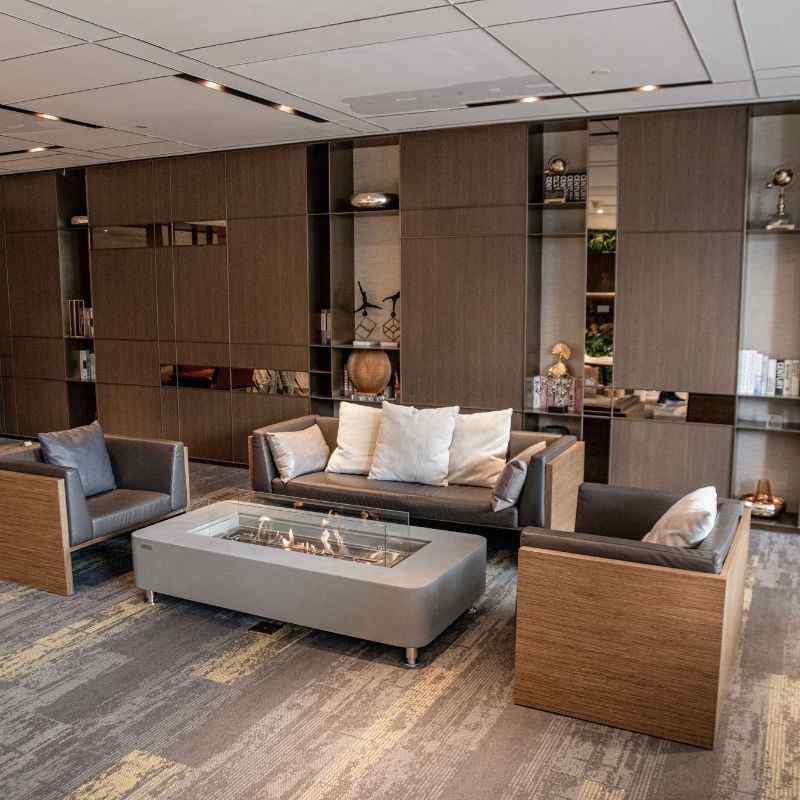 Elementi Sydney ethanol fire Pit Space Grey with flame and windscreen set up