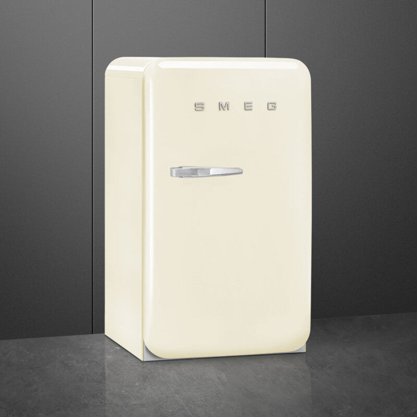 Smeg Retro-style Cream - FAB10URCR3