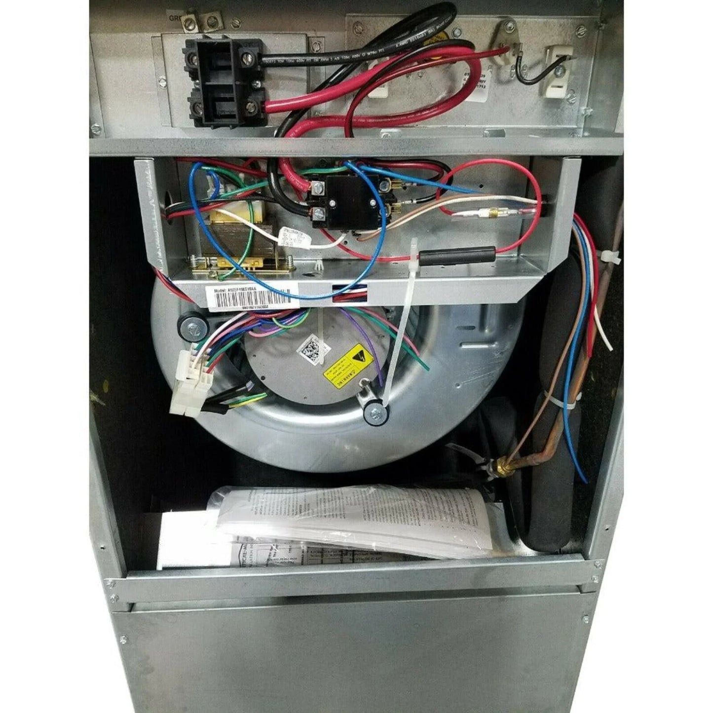 Goodman - 3 Ton/36,000 BTU Wall Mount Air Handler With Built-In 5kW Heater - 230V - R32 - AWST36LU1305