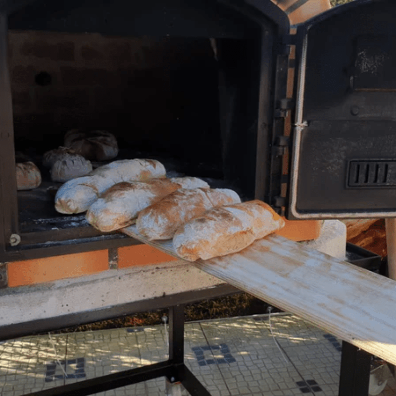 LisboaPremiumPizzaOvenLifestyleFreshlyBakedBread