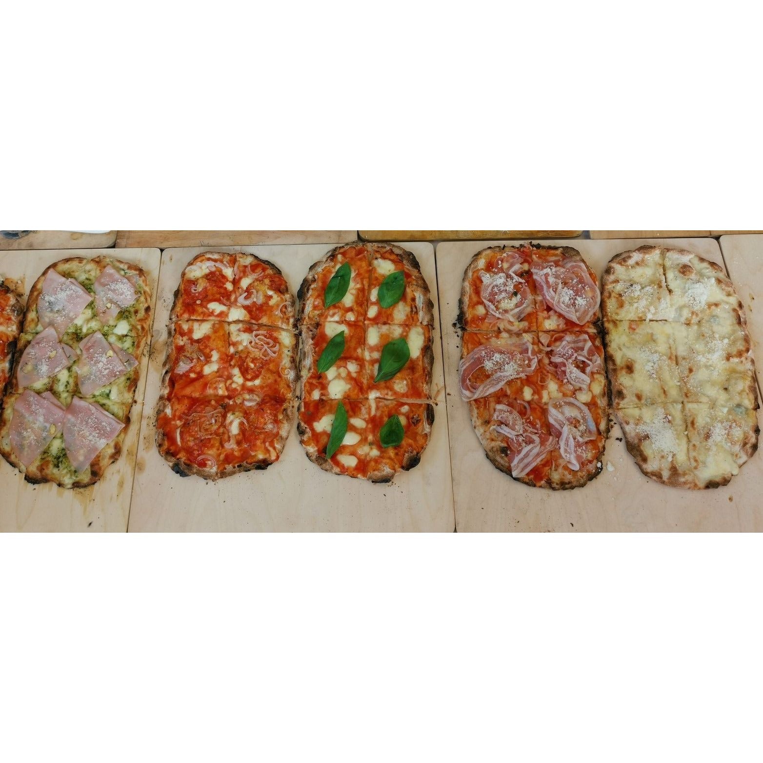 Clementino Wood-Burning Pizza Oven - Pizza Fresh from Oven