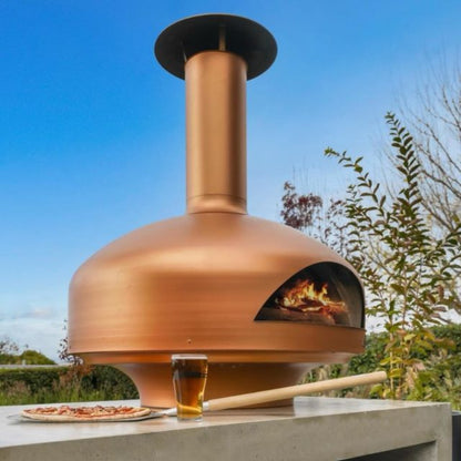 Polito_Giotto_pizza_oven_Copper_outdoors_with_flame_