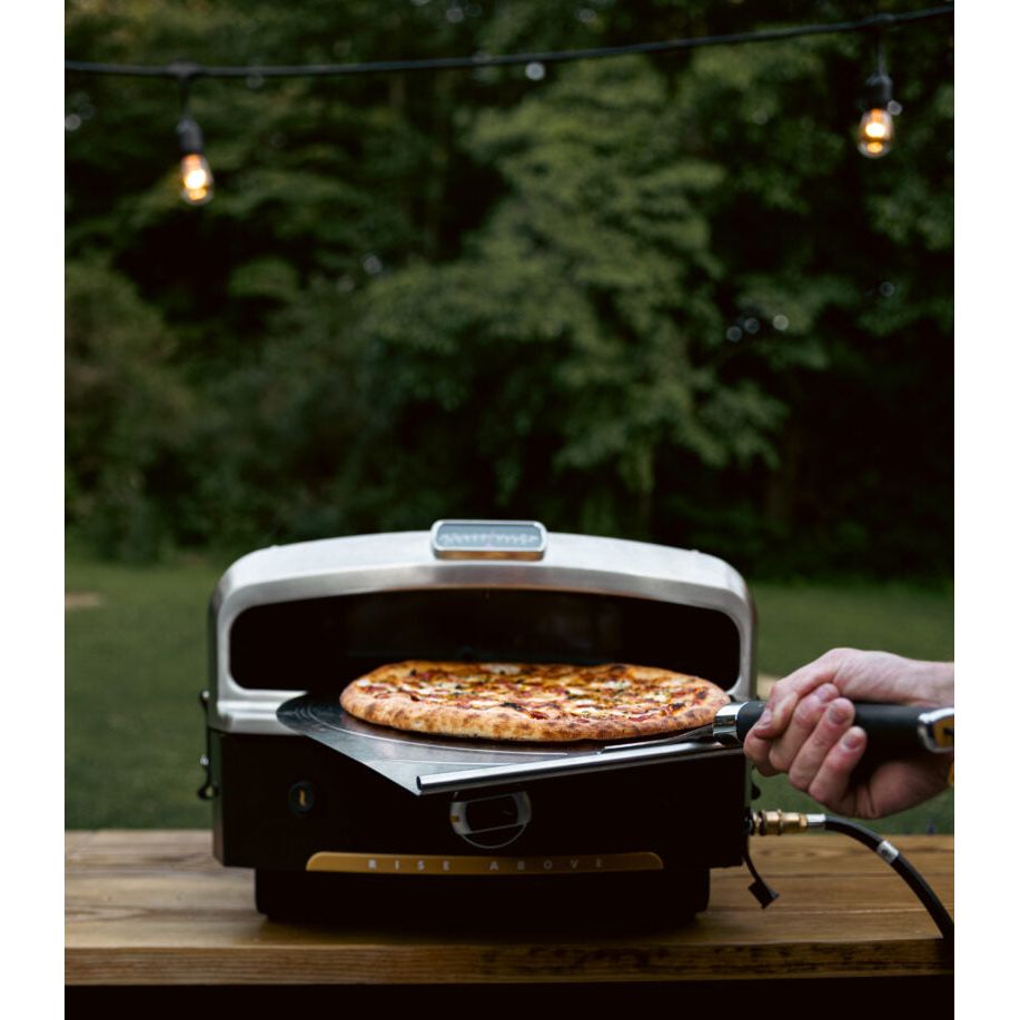 The Versa 16 Outdoor Pizza Oven In Use