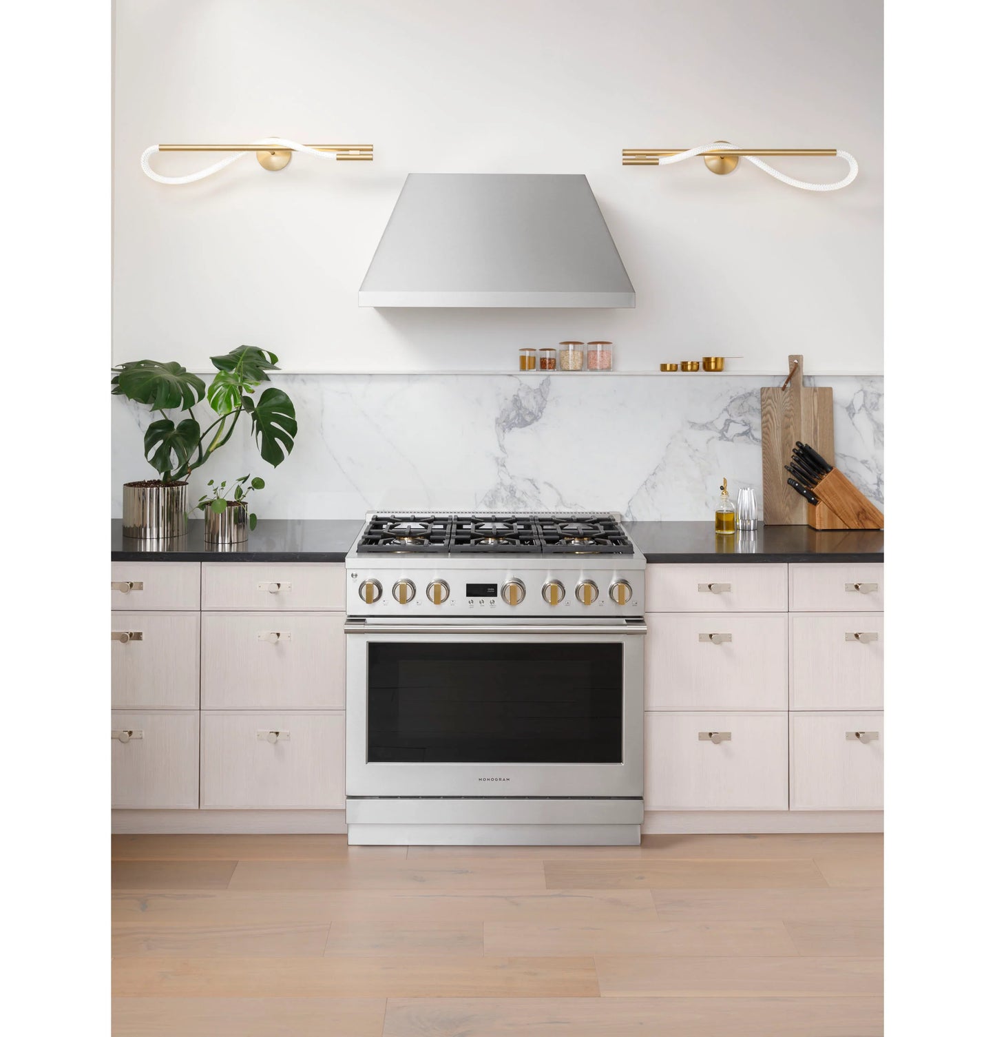 Monogram ZGP364NDTSS 36" All Gas Professional Range with 4 Burners and Griddle Stainless Steel - ZGP364NDTSS