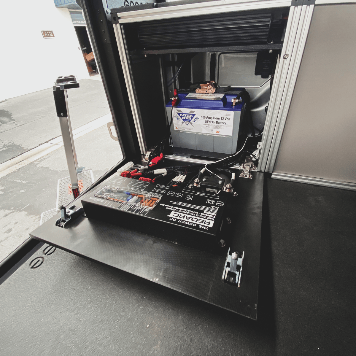 GOOSE GEAR -Cab Alu-Cabin Canopy Camper - Chevrolet Silverado 1500 / GMC Sierra 1500 2019-Present 4th Gen. - Rear Power Management Module - 6267-GGR-SH