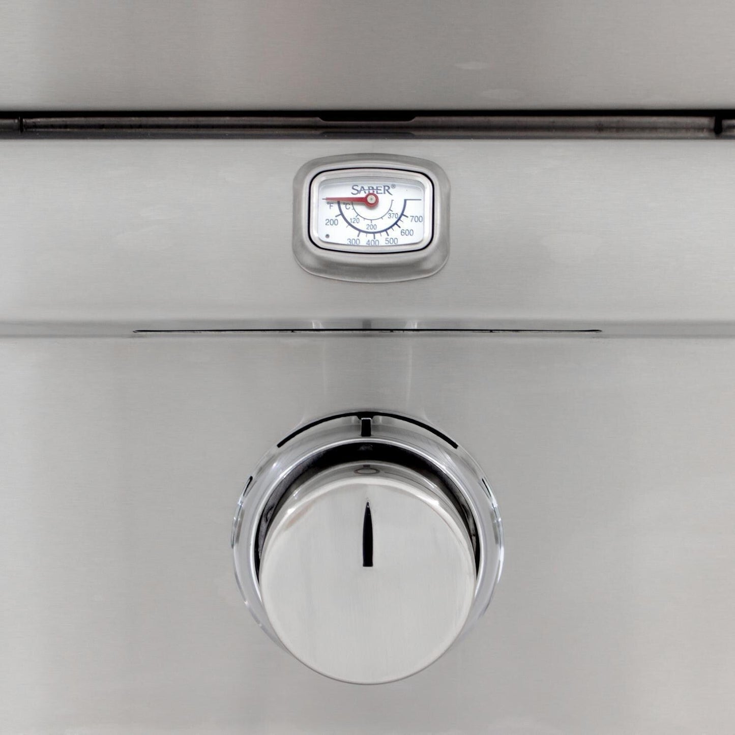 Saber Grills: 670 Series 4-Burner Cart Grill (LP) - R67CC1117