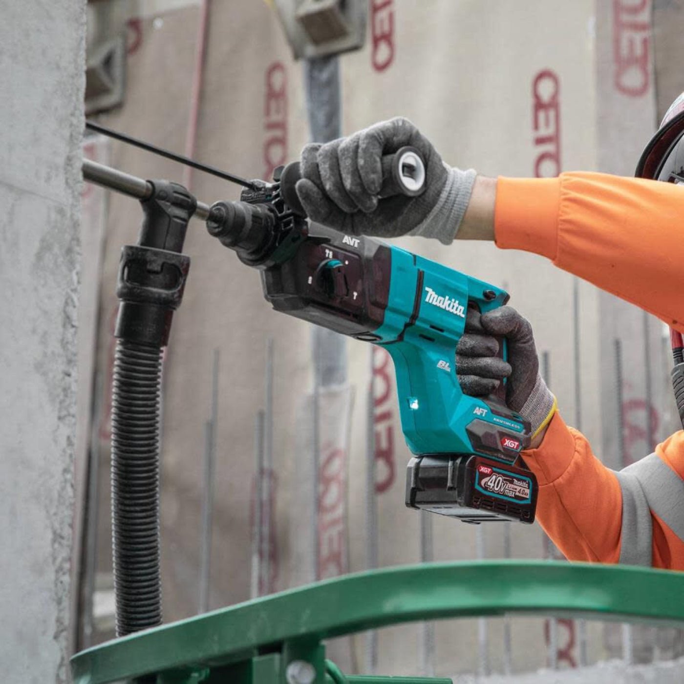 Makita GMH04PLX 80V max (40V max X2) XGT Brushless 70 lb. 1‑1/8" Hex AVT Breaker Hammer Kit, AWS Capable (8.0Ah) & FREE Makita GRH07M1 - GMH04PLX
