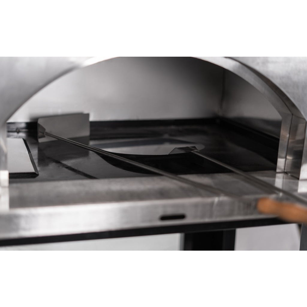 Ñuke Pizzero Pizza Oven Interior with peel